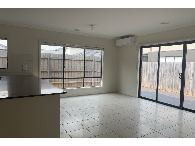 29 Fiorelli Boulevard, Cranbourne East VIC 3977