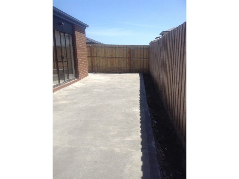 29 Fiorelli Boulevard, Cranbourne East VIC 3977