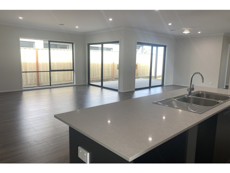 4 Abacot Street, Clyde North VIC 3978