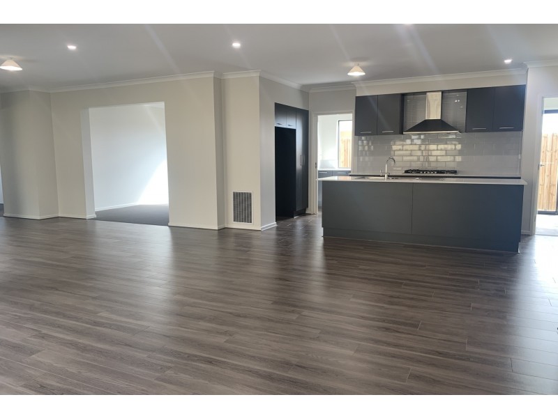 4 Abacot Street, Clyde North VIC 3978