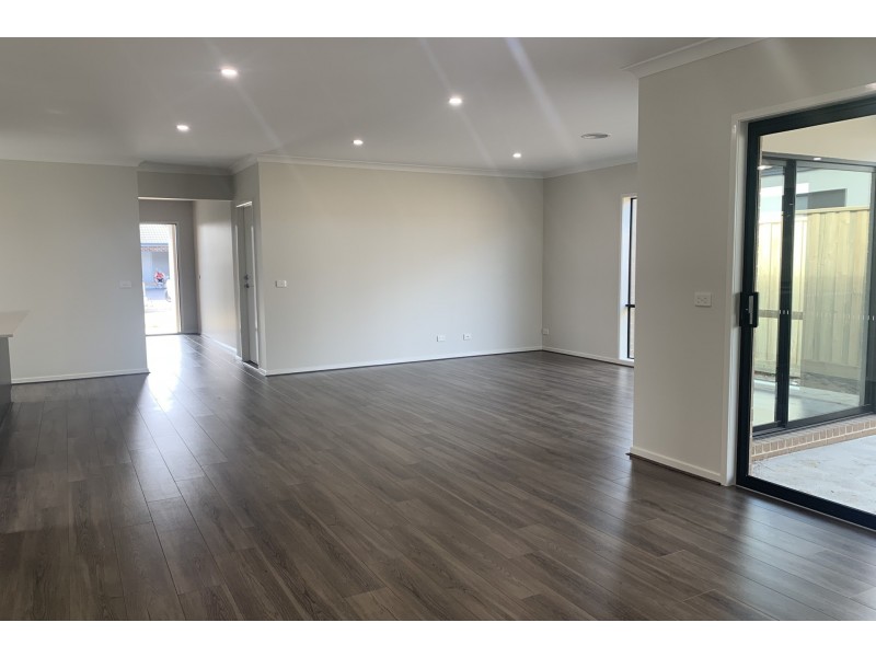 4 Abacot Street, Clyde North VIC 3978