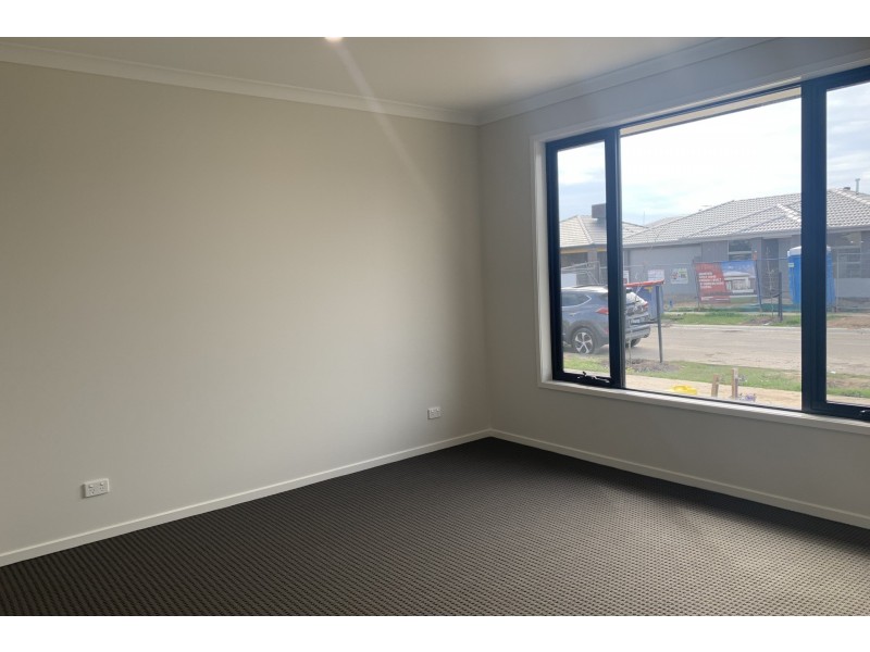 4 Abacot Street, Clyde North VIC 3978