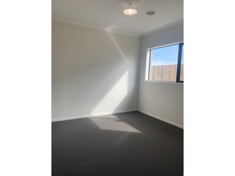 4 Abacot Street, Clyde North VIC 3978