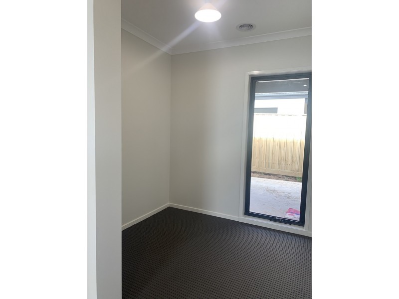 4 Abacot Street, Clyde North VIC 3978