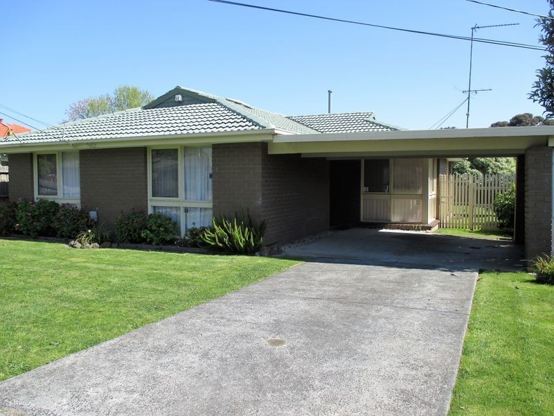 15 Binding Avenue, Cranbourne VIC 3977