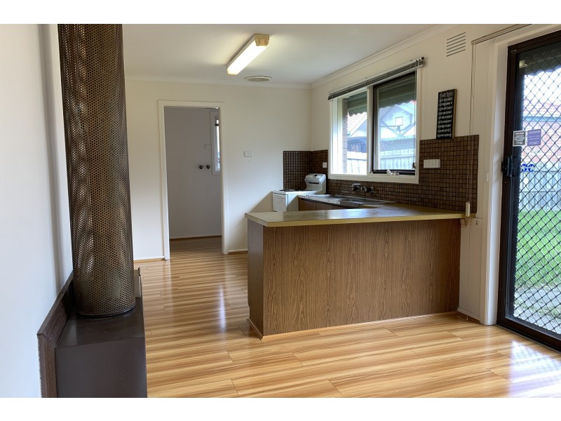 15 Binding Avenue, Cranbourne VIC 3977