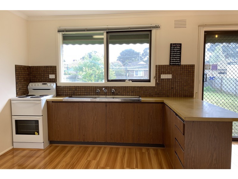 15 Binding Avenue, Cranbourne VIC 3977