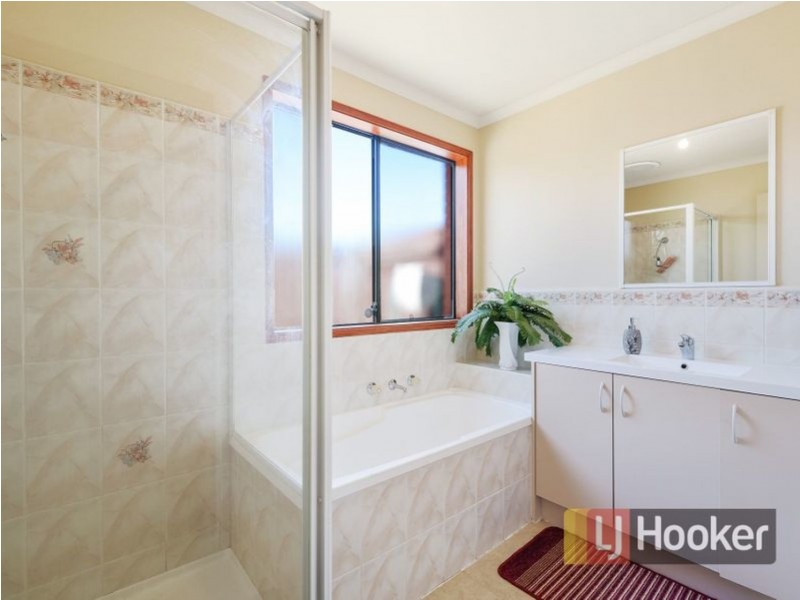 4 Sharpe Court, Berwick VIC 3806