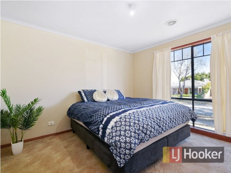 4 Sharpe Court, Berwick VIC 3806