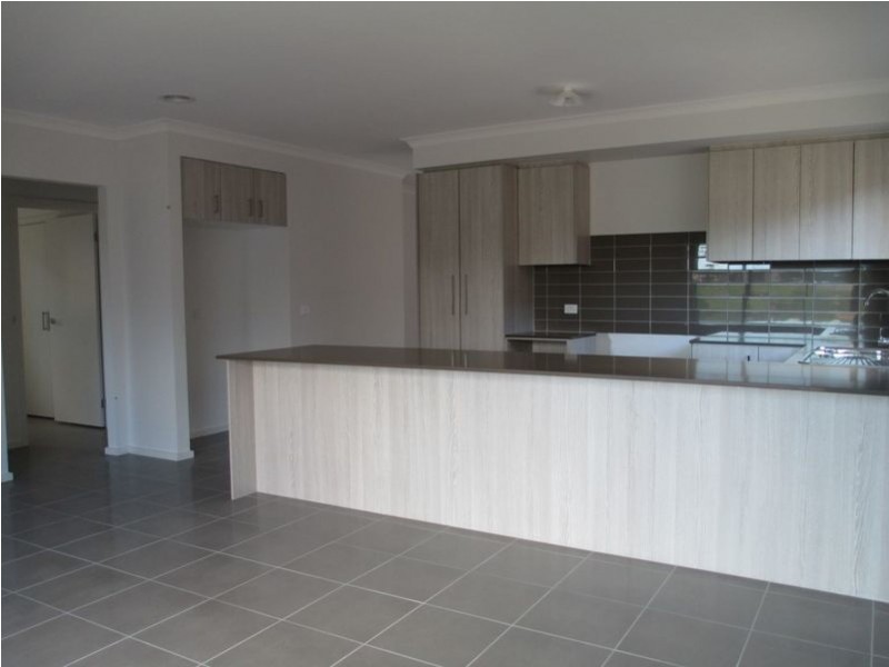 10 Corvette Avenue, Cranbourne East VIC 3977