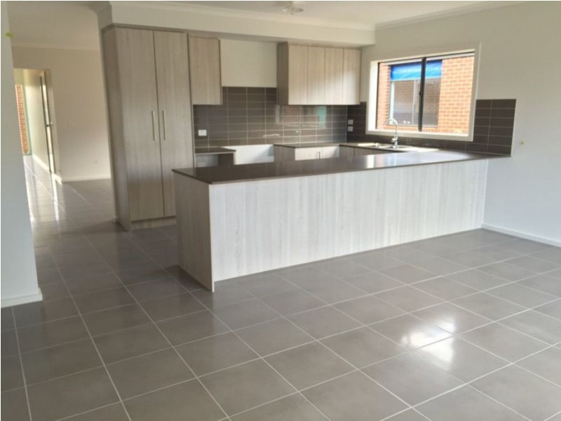 10 Corvette Avenue, Cranbourne East VIC 3977