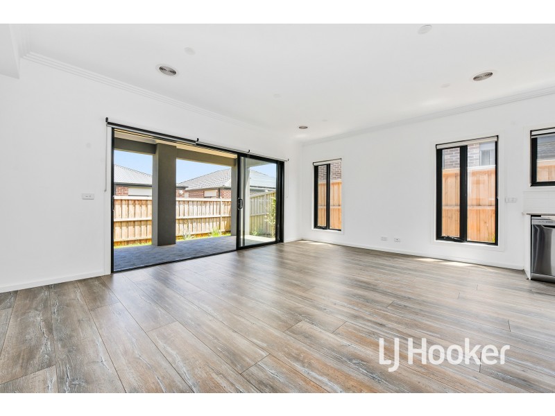 33 Bona Vista Rise, Clyde VIC 3978