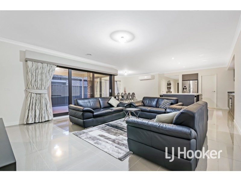 1 Zeus Avenue, Cranbourne West VIC 3977