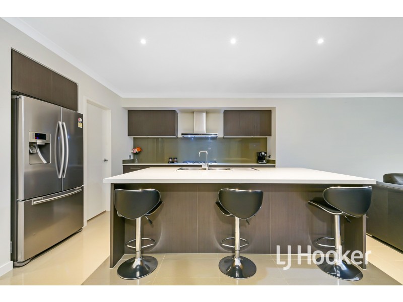 1 Zeus Avenue, Cranbourne West VIC 3977