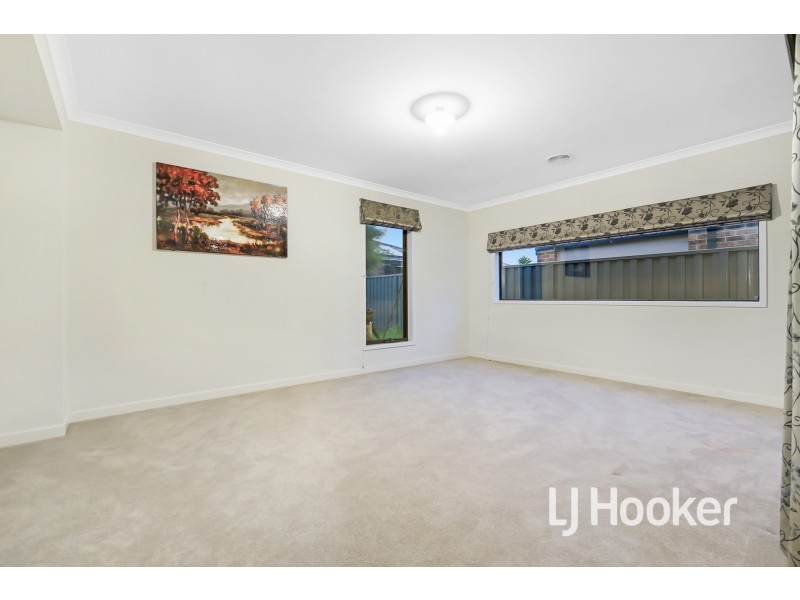 1 Zeus Avenue, Cranbourne West VIC 3977