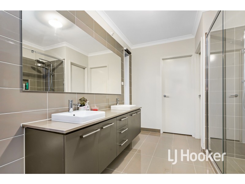 1 Zeus Avenue, Cranbourne West VIC 3977