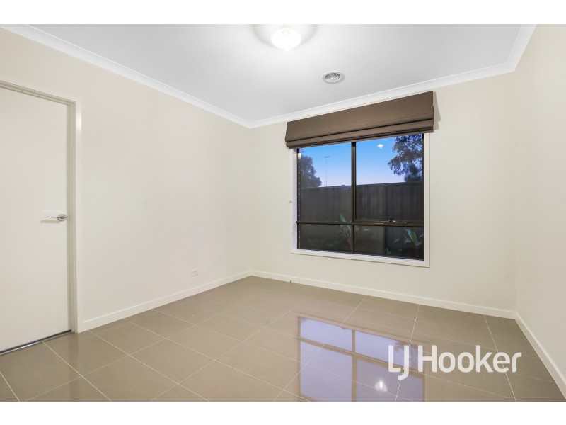1 Zeus Avenue, Cranbourne West VIC 3977