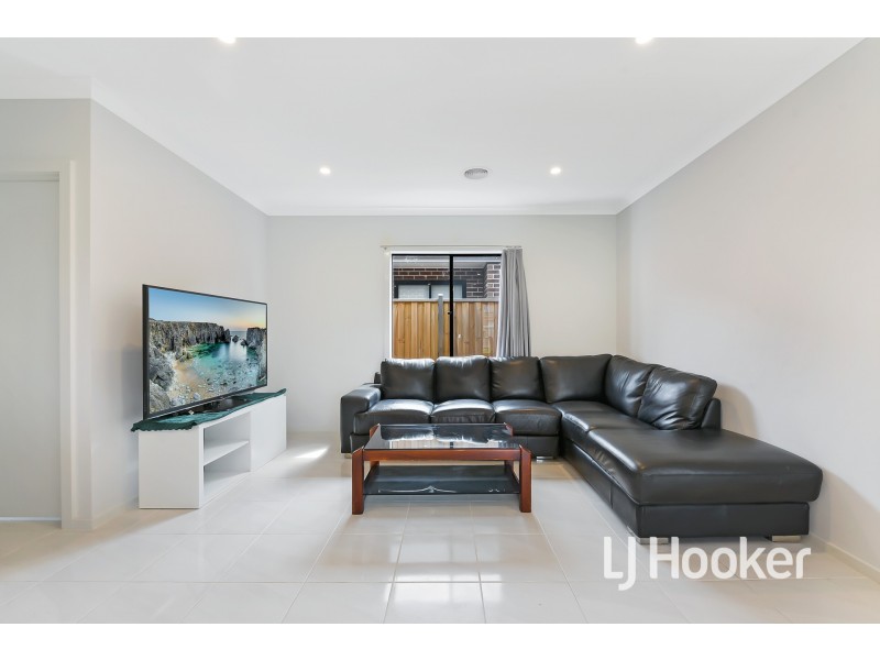 44 Botany Way, Cranbourne East VIC 3977