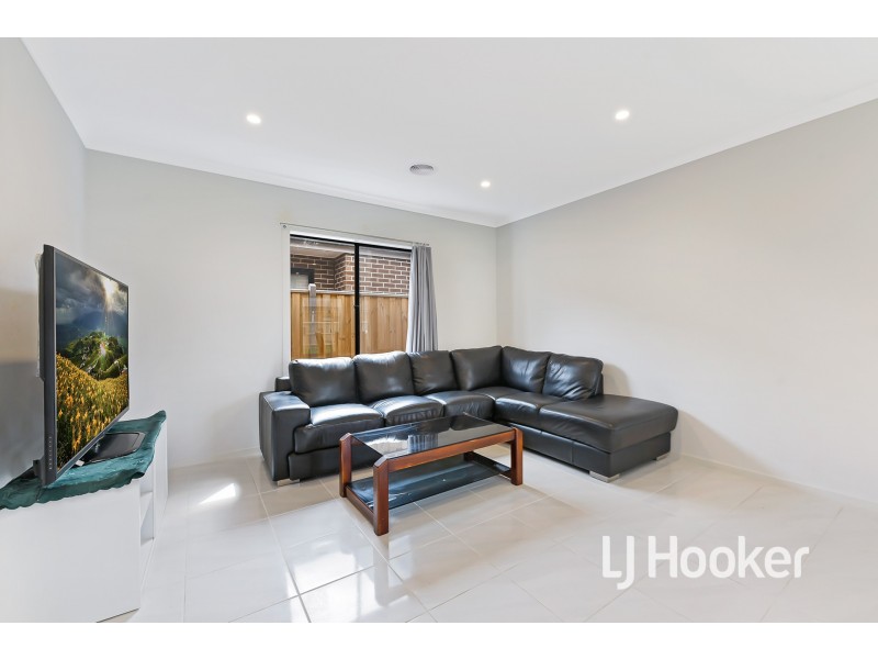 44 Botany Way, Cranbourne East VIC 3977
