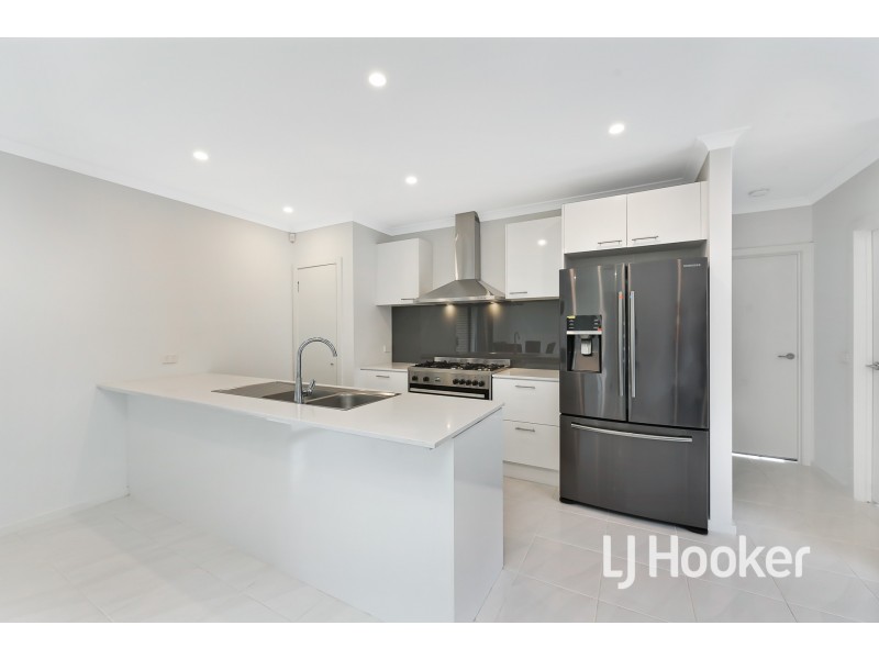 44 Botany Way, Cranbourne East VIC 3977