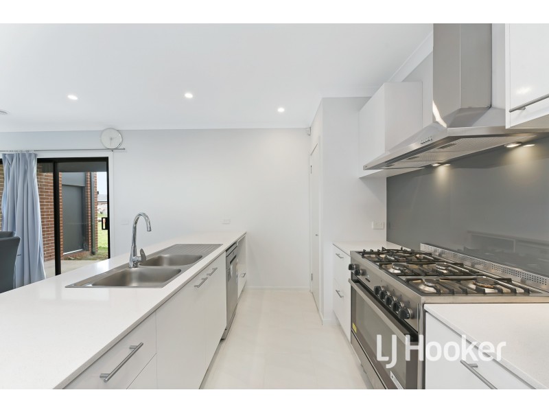 44 Botany Way, Cranbourne East VIC 3977