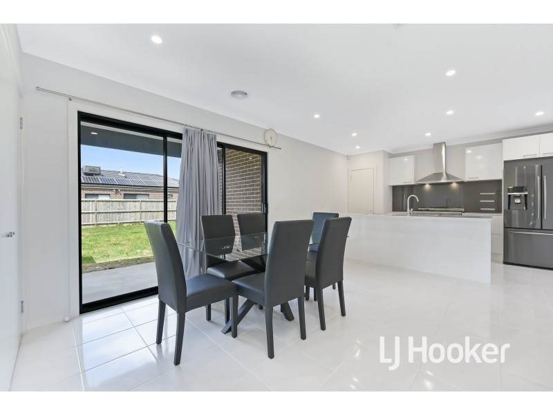 44 Botany Way, Cranbourne East VIC 3977