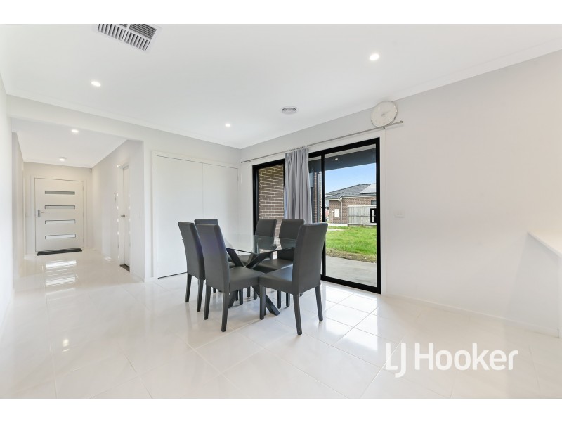 44 Botany Way, Cranbourne East VIC 3977