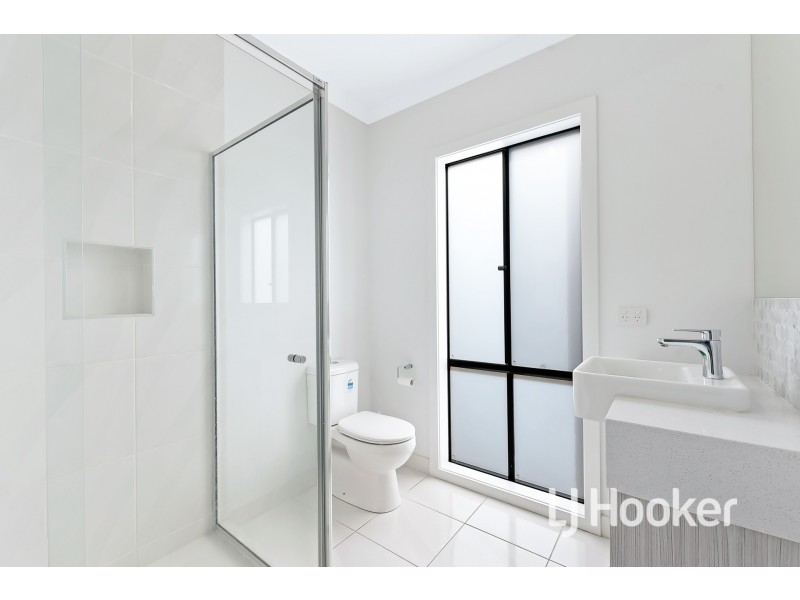 44 Botany Way, Cranbourne East VIC 3977