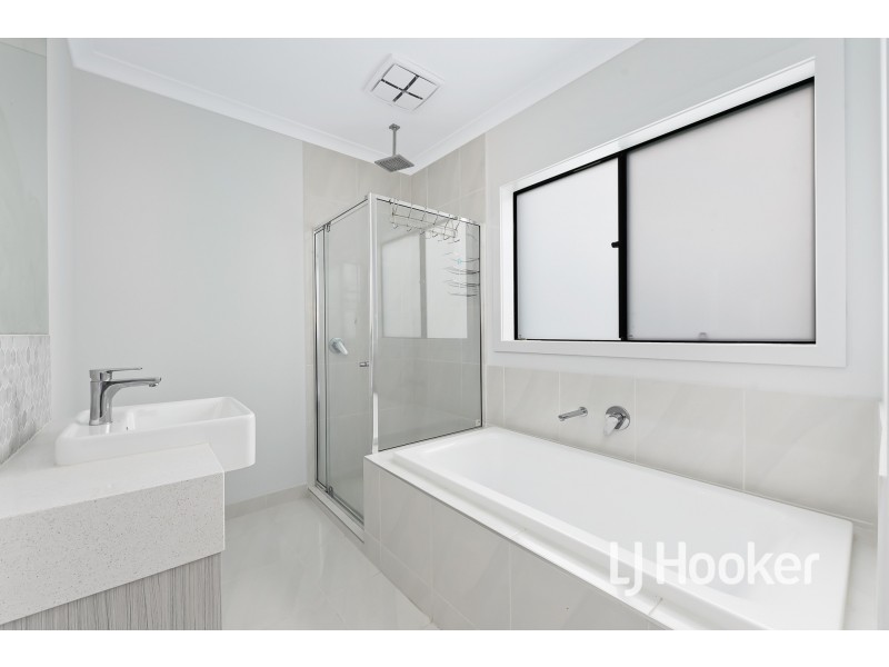 44 Botany Way, Cranbourne East VIC 3977