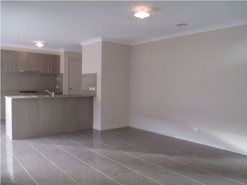 44 Parklink Drive, Cranbourne East VIC 3977