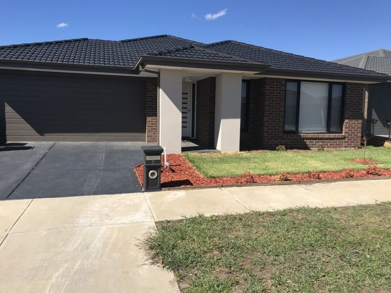 8 Roskopp Avenue, Clyde North VIC 3978