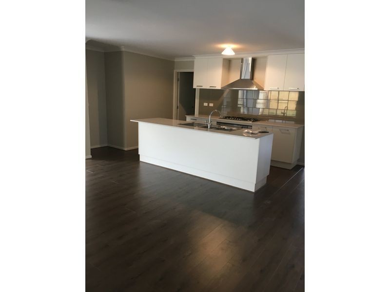 8 Roskopp Avenue, Clyde North VIC 3978