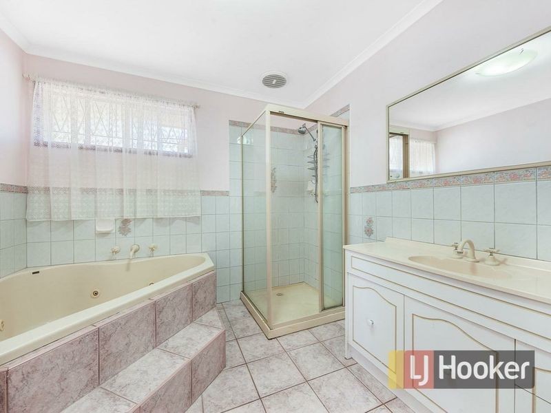 40 Huon Park Road, Cranbourne North VIC 3977