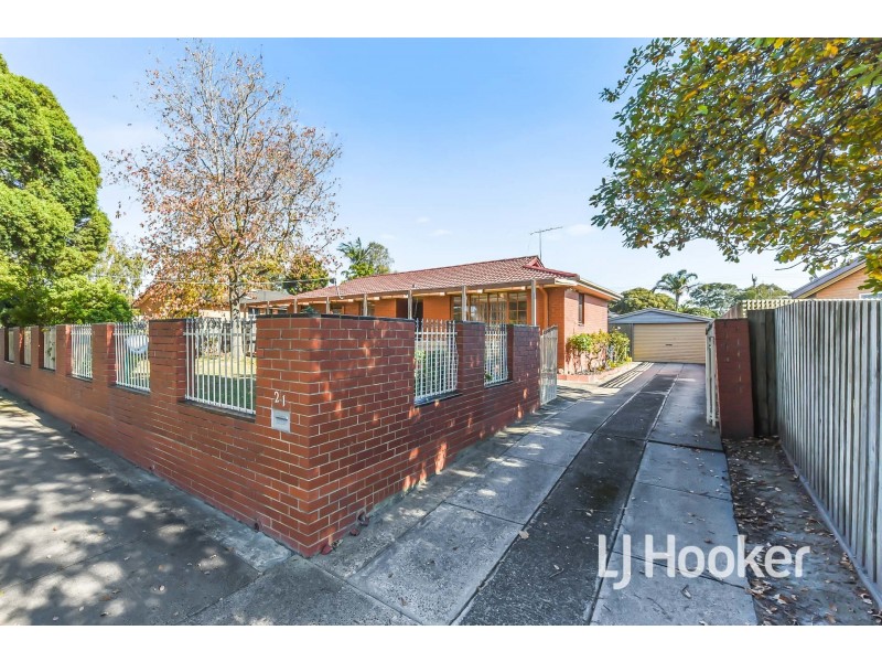 21 Green Valley Crescent, Hampton Park VIC 3976