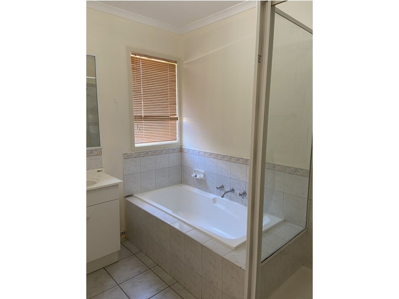 9 Greenlea Grove, Hampton Park VIC 3976