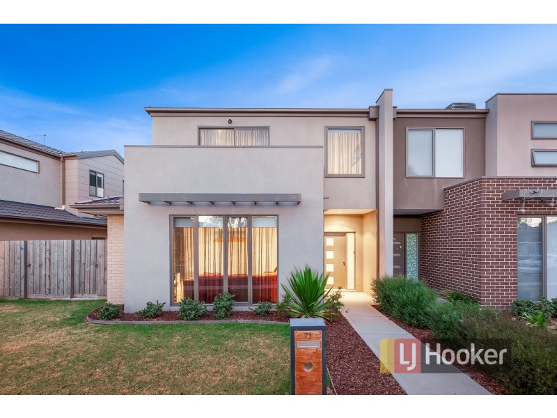 71 Fiorelli Boulevard, Cranbourne East VIC 3977