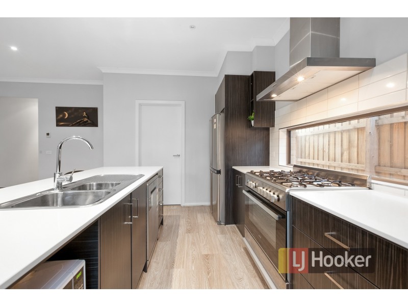 71 Fiorelli Boulevard, Cranbourne East VIC 3977