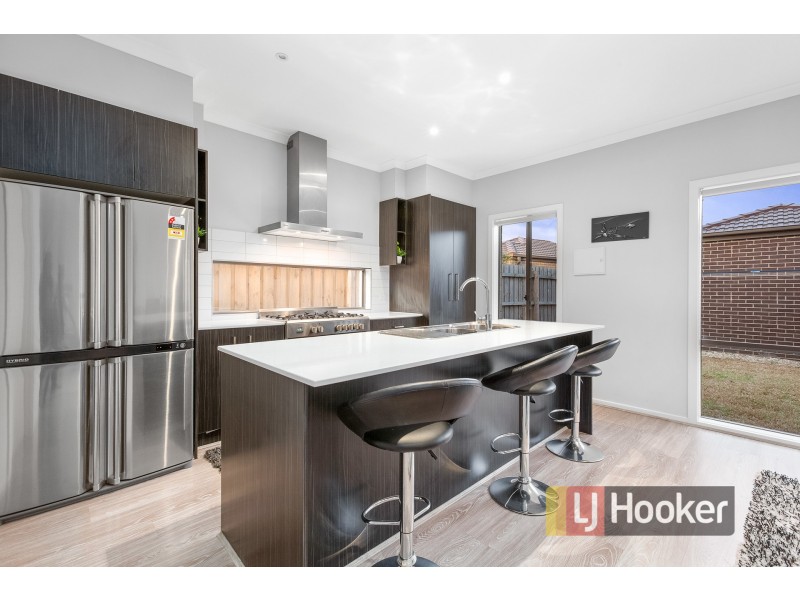 71 Fiorelli Boulevard, Cranbourne East VIC 3977