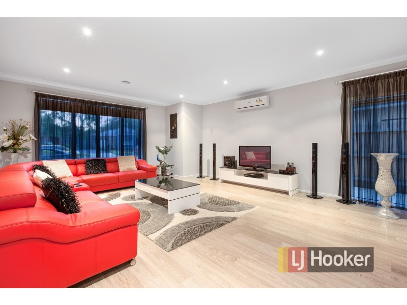 71 Fiorelli Boulevard, Cranbourne East VIC 3977