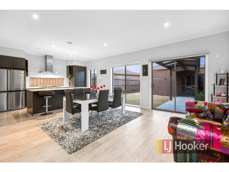 71 Fiorelli Boulevard, Cranbourne East VIC 3977