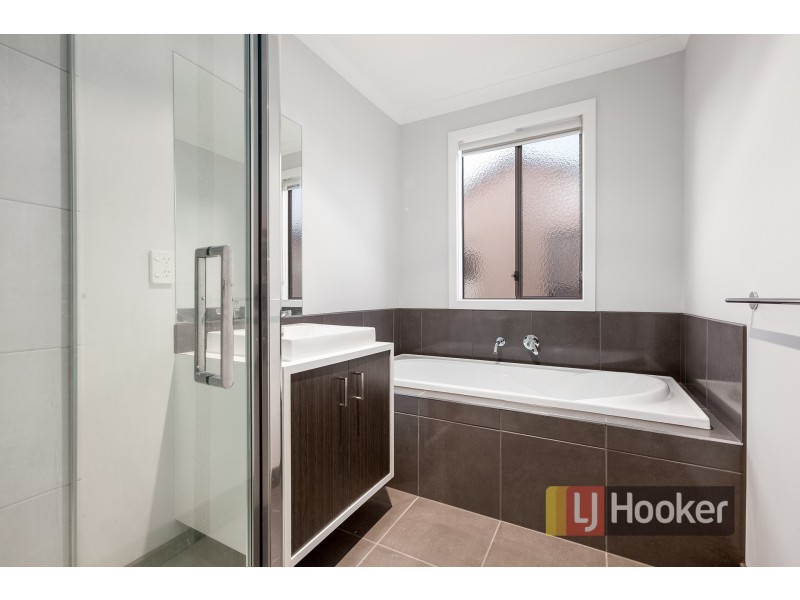 71 Fiorelli Boulevard, Cranbourne East VIC 3977