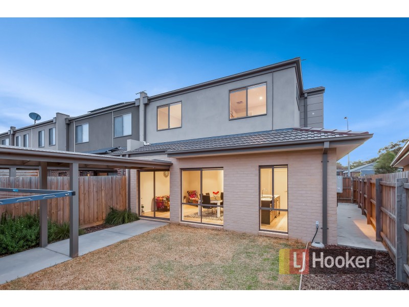 71 Fiorelli Boulevard, Cranbourne East VIC 3977