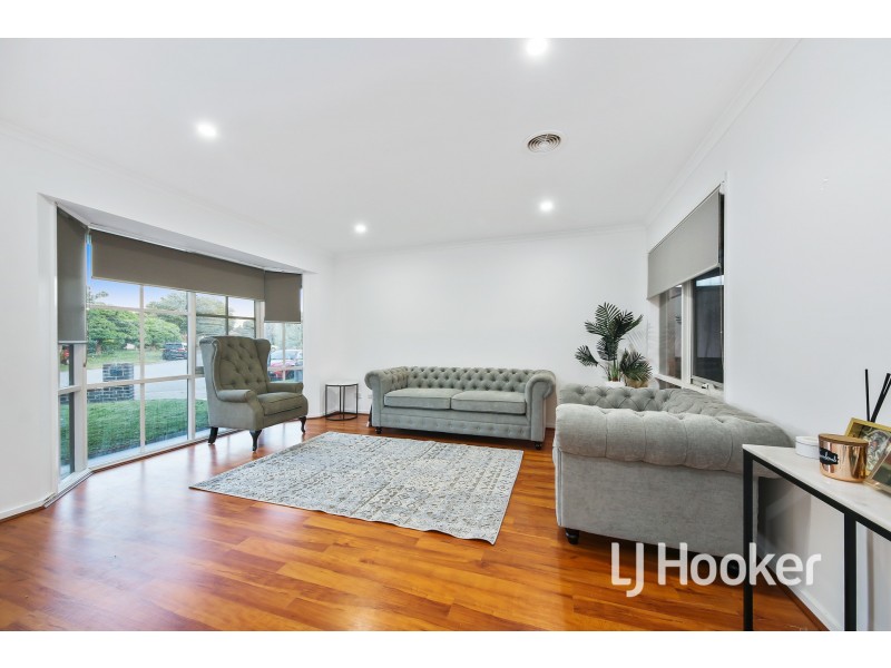 22 Andrea Crescent, Cranbourne North VIC 3977