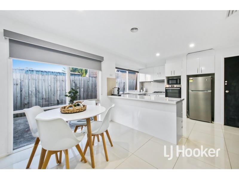 22 Andrea Crescent, Cranbourne North VIC 3977