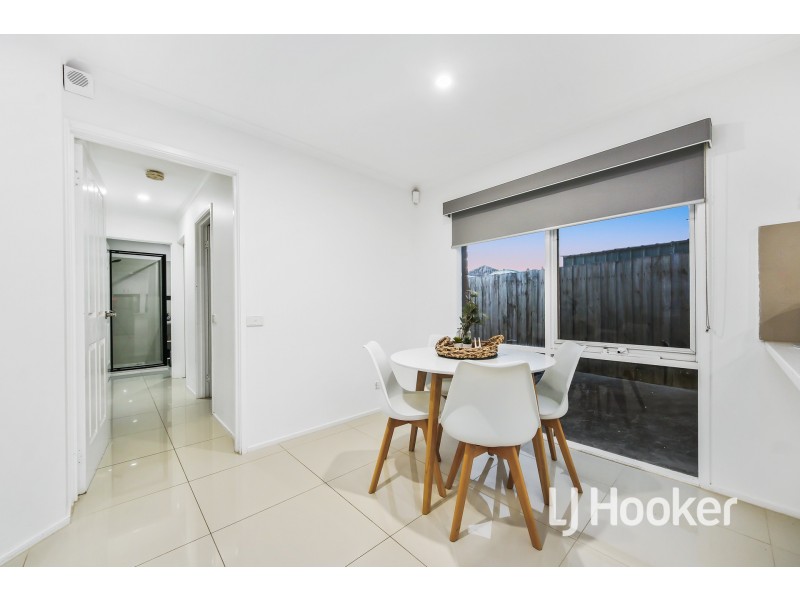22 Andrea Crescent, Cranbourne North VIC 3977