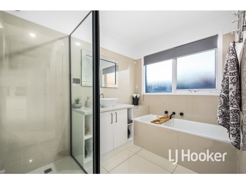 22 Andrea Crescent, Cranbourne North VIC 3977