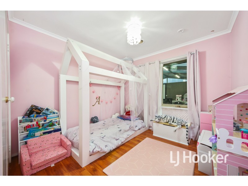 22 Andrea Crescent, Cranbourne North VIC 3977