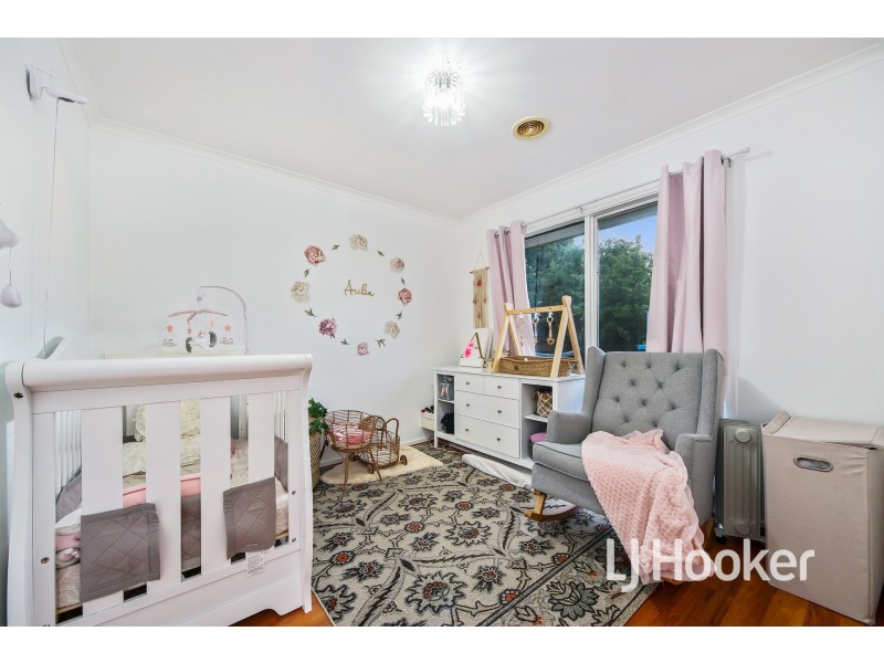 22 Andrea Crescent, Cranbourne North VIC 3977
