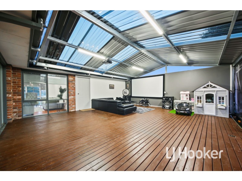 22 Andrea Crescent, Cranbourne North VIC 3977