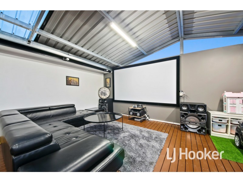 22 Andrea Crescent, Cranbourne North VIC 3977